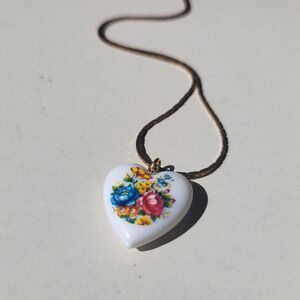 Vintage White Heart Floral Decal Pendant Gold Tone Brass Necklace Cottagecore
